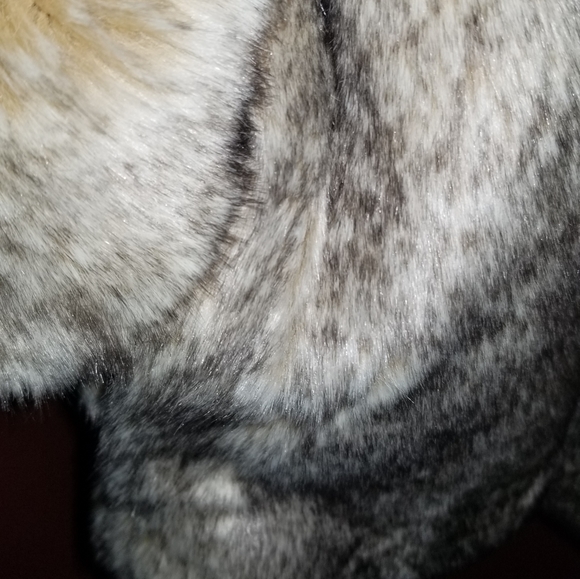 Faux Fur Coat - Picture 7 of 9